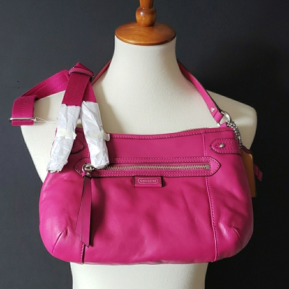 Coach Handbags - NWT Coach F23978 Daisy Shoulder/Crossbody Bag